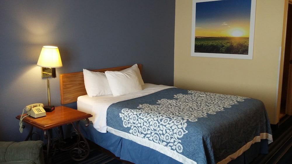 Days Inn By Wyndham Johnson Creek Экстерьер фото