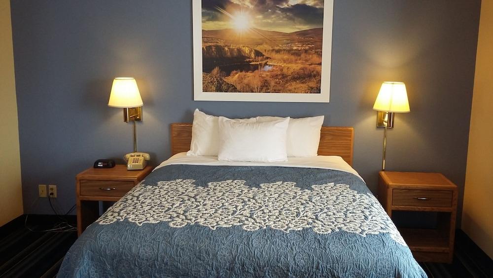 Days Inn By Wyndham Johnson Creek Экстерьер фото