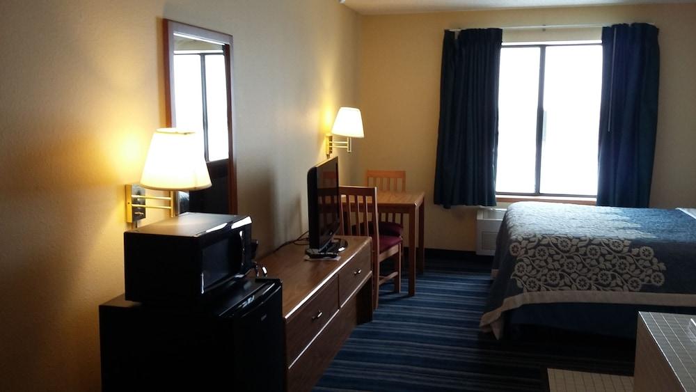 Days Inn By Wyndham Johnson Creek Экстерьер фото