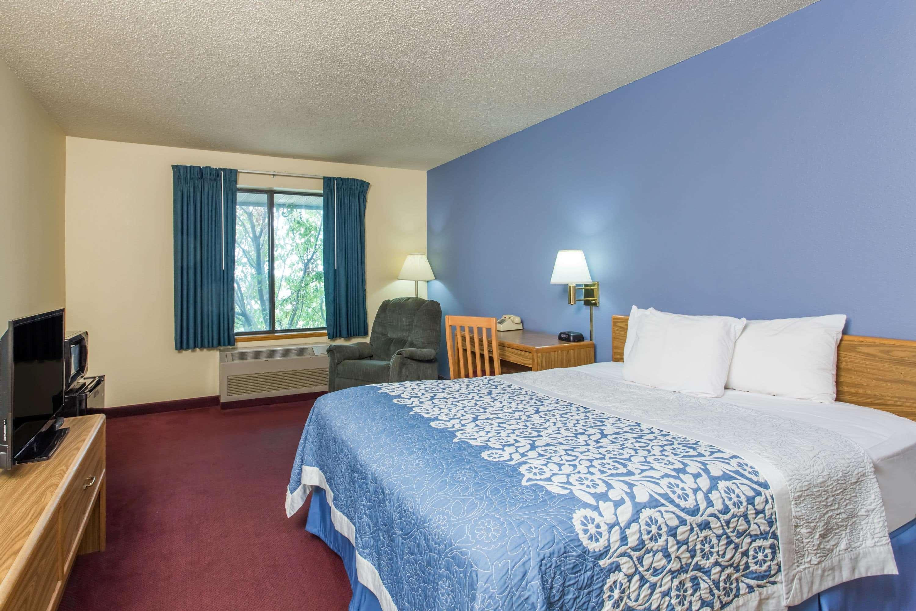 Days Inn By Wyndham Johnson Creek Экстерьер фото