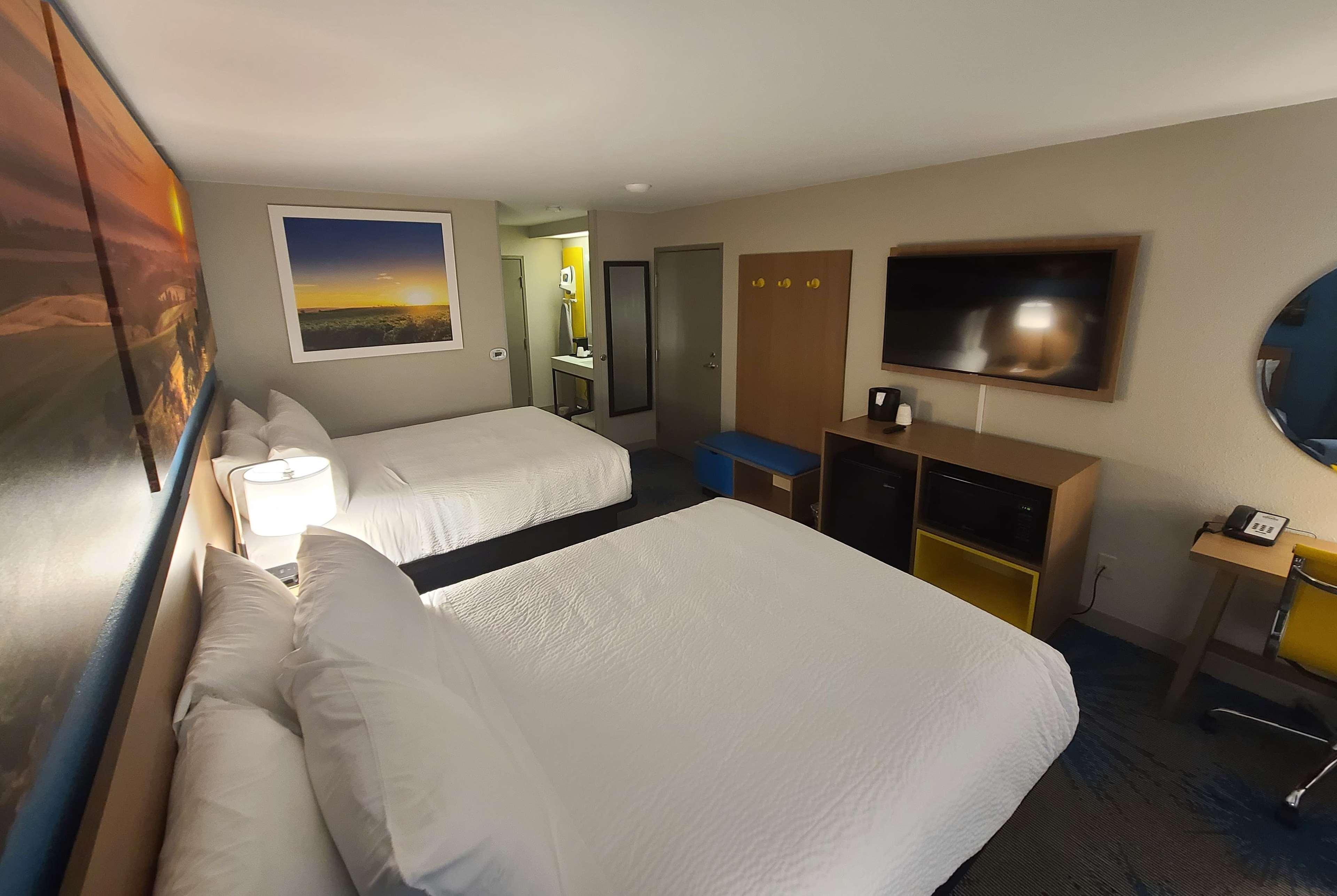 Days Inn By Wyndham Johnson Creek Экстерьер фото