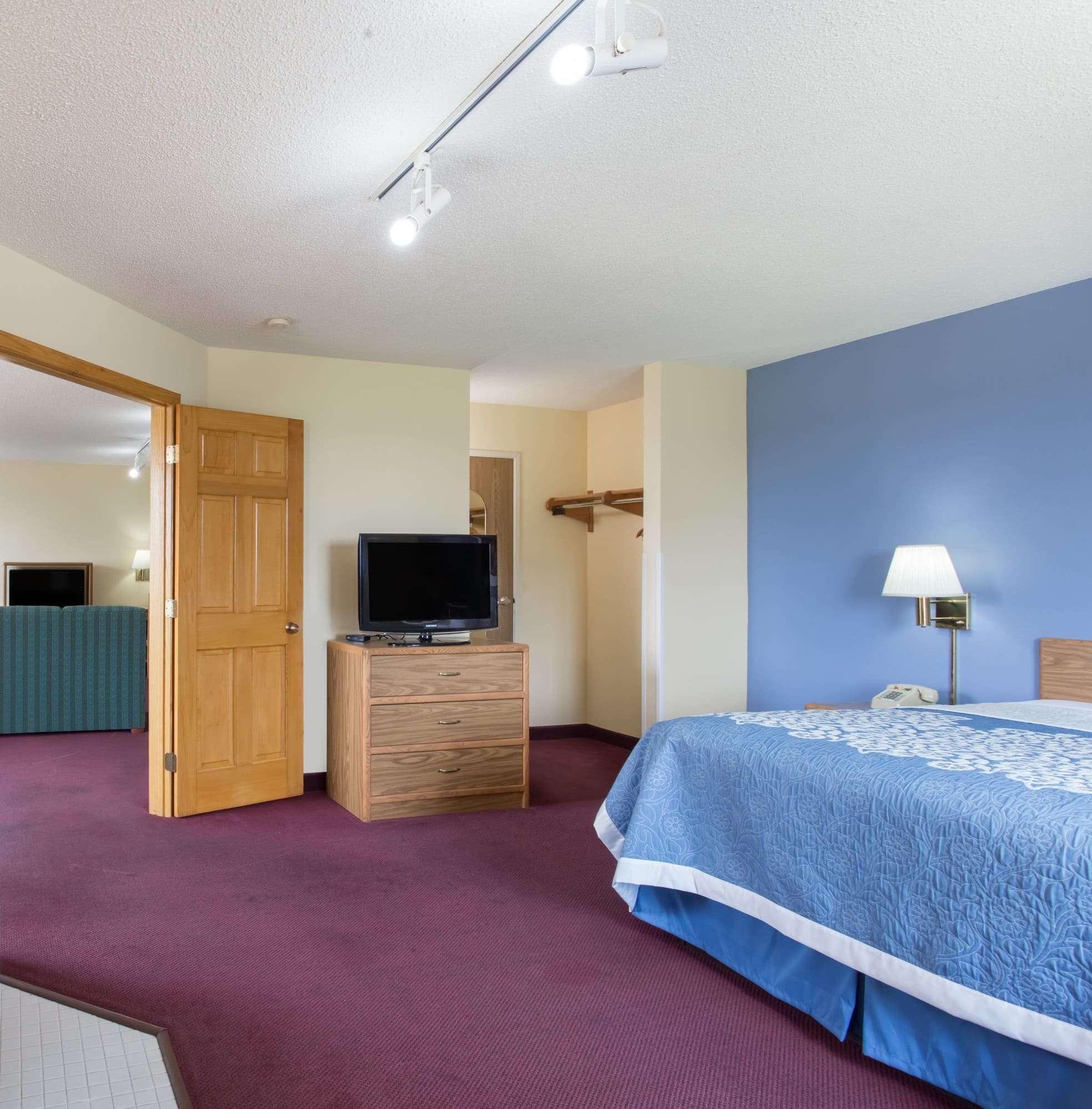 Days Inn By Wyndham Johnson Creek Экстерьер фото
