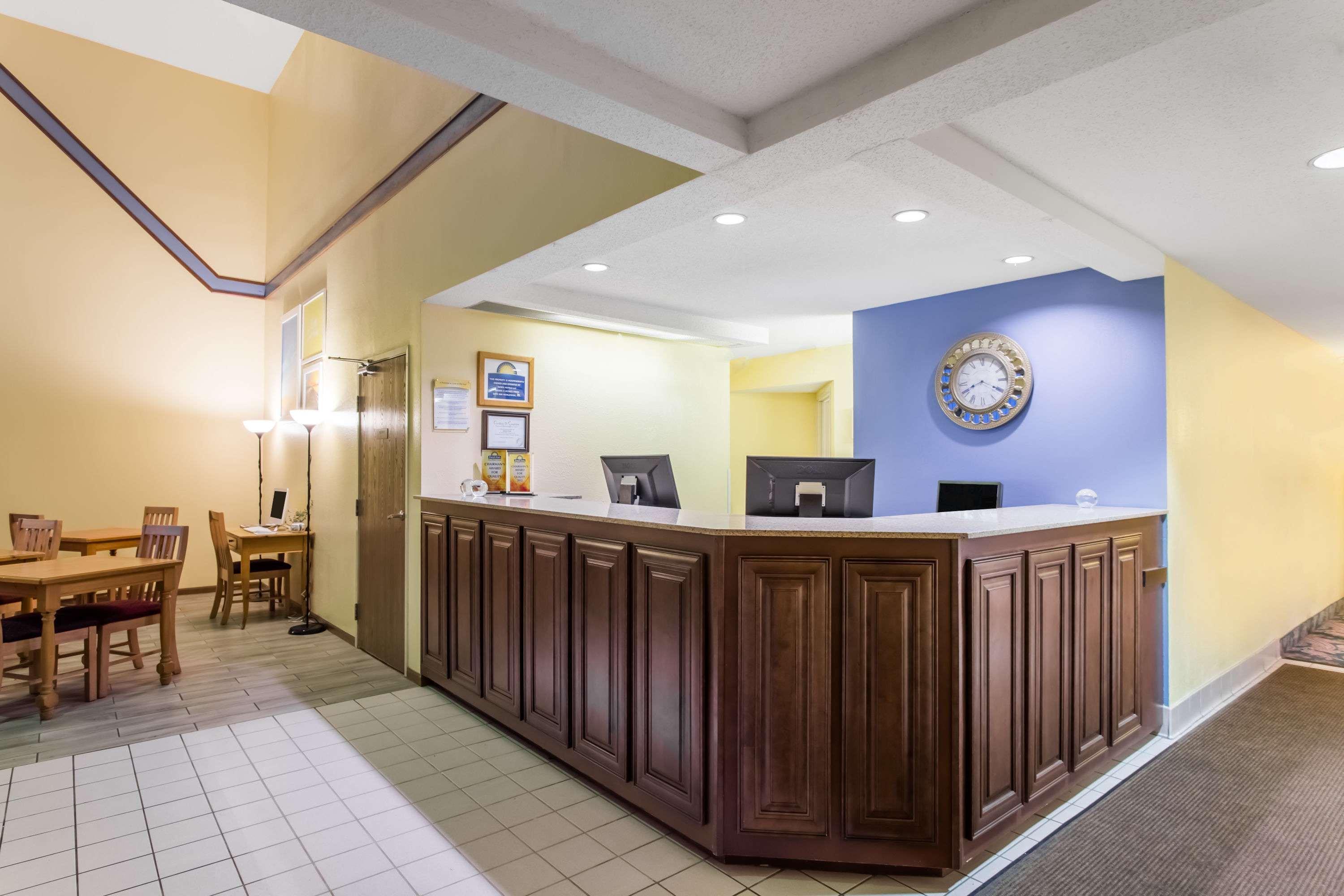 Days Inn By Wyndham Johnson Creek Экстерьер фото